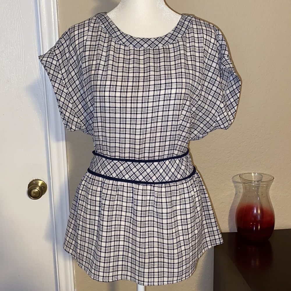 Monteau women’s dress top. Size XL